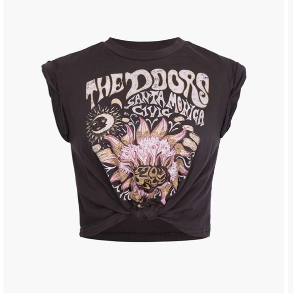 NWOT Micas Flower Print Hem Knotted Short Sleeve T-Shirt - Picture 1 of 8